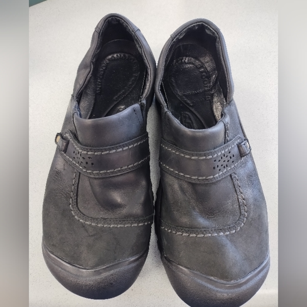 Keen Slip On Shoes Size 10.5